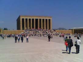 YAŞ öncesi Anıtkabir'de bomba şüphesi 