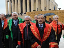 Yargıtay üyeleri Anıtkabir'e çıktı- 