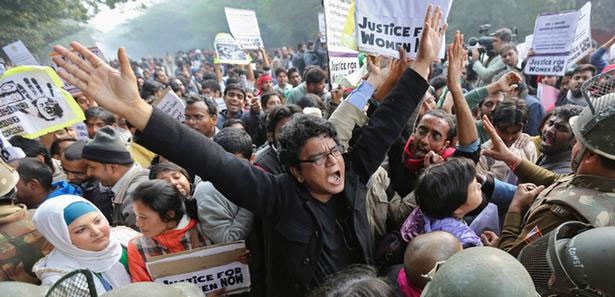 Yine Hindistan yine toplu tecavüz 