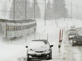 Yoğun kar yağışı trene talebi arttırdı 