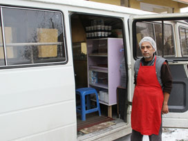 Yolcu bulamadı minibüsü lokanta yaptı