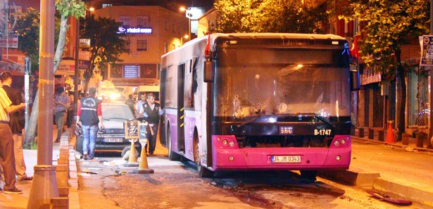 Yolcu otobüsüne molotoflu saldırı!