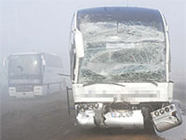 Yolcu otobüsü kamyonla çarpıştı: 1 ölü 