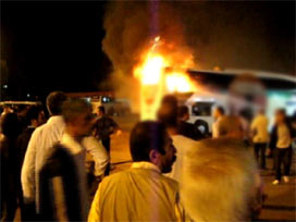 Yolcu otobüsü otogarda alev alev yandı 