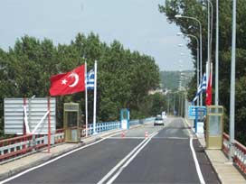 Yunan tel örgüsüne halktan tepki