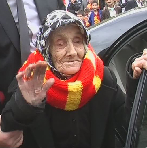 105'lik ninenin G.Saray aşkı bambaşka!