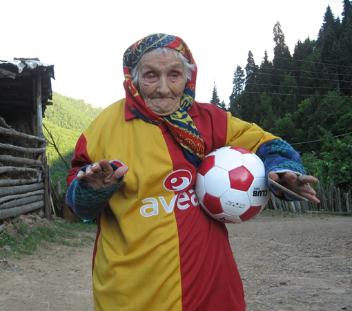 105'lik ninenin G.Saray aşkı bambaşka!