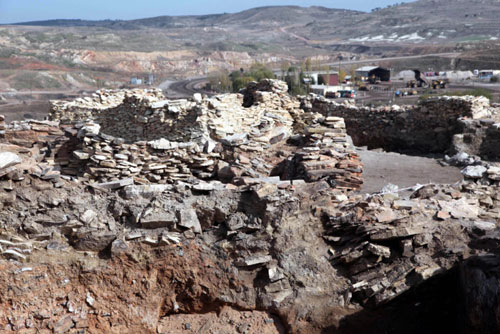 4 bin 300 yıl öncesine ait saray bulundu