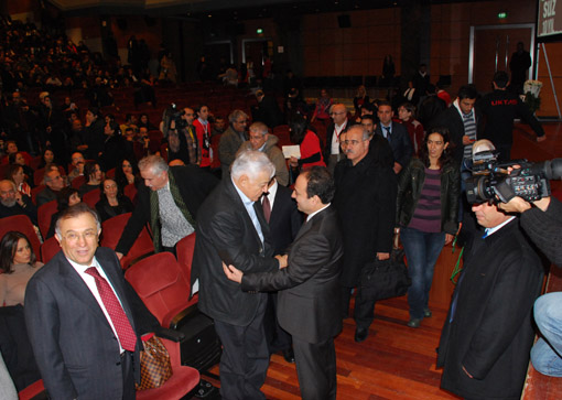 Ahmet Kaya gecesine 'çatal' damgası Ahmet Kaya gecesine 'çatal' damgası