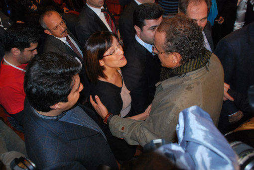 Ahmet Kaya gecesine 'çatal' damgası Ahmet Kaya gecesine 'çatal' damgası