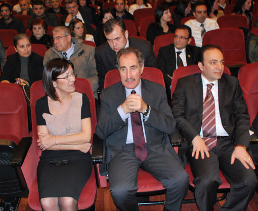Ahmet Kaya gecesine 'çatal' damgası Ahmet Kaya gecesine 'çatal' damgası