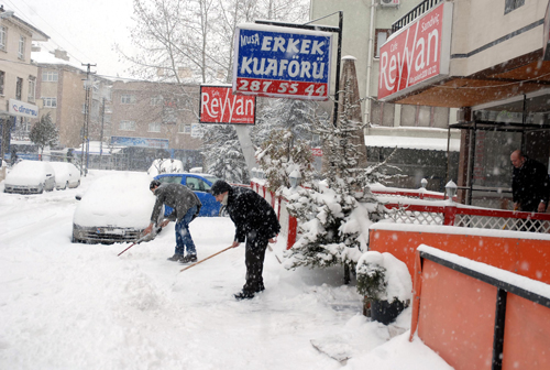 Ankaralılar karda böyle düştü  /