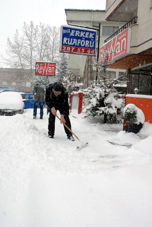 Ankaralılar karda böyle düştü  /