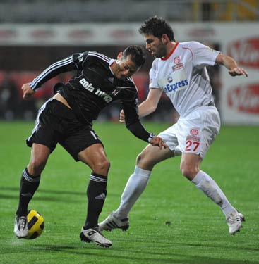 Antalya, Kara Kartal'a ilaç oldu!