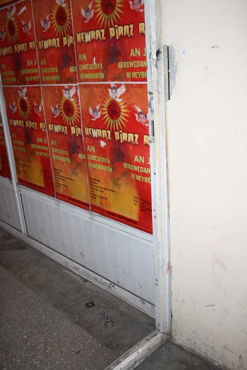 BDP binasının kapısını kırdılar / GALERİ BDP binasının kapısını kırdılar / GALERİ