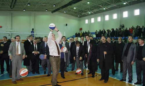 Başkanlar öğrencilerle voleybol oynadı / Başkanlar öğrencilerle voleybol oynadı /