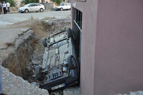 Beş yaşındaki şoför kaza yaptı! GALERİ