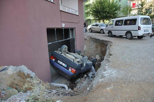 Beş yaşındaki şoför kaza yaptı! GALERİ