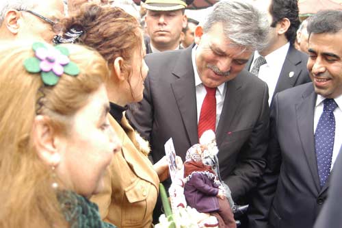 Cumhurbaşkanı Gül'e Mersin'de sevgi seli / GALERİ