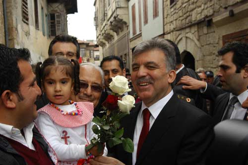 Cumhurbaşkanı Gül'e Mersin'de sevgi seli / GALERİ