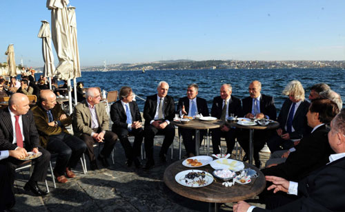 Cumhurbaşkanı Gül'ün simit- çay keyfi-Galeri Cumhurbaşkanı Gül'ün simit- çay keyfi-Galeri