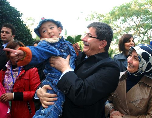 Davutoğlu, Şianlı Müslümanları ziyaret etti