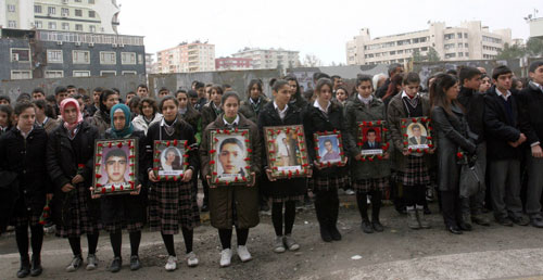 Diyarbakır'da katledilen öğrenciler anıldı
