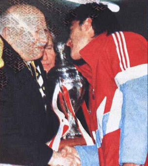 Erbakan'a da statta 'yuh' çekmişlerdi! Erbakan'a da statta 'yuh' çekmişlerdi!