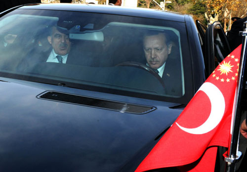 Erdoğan, en forslu makam aracının başında-