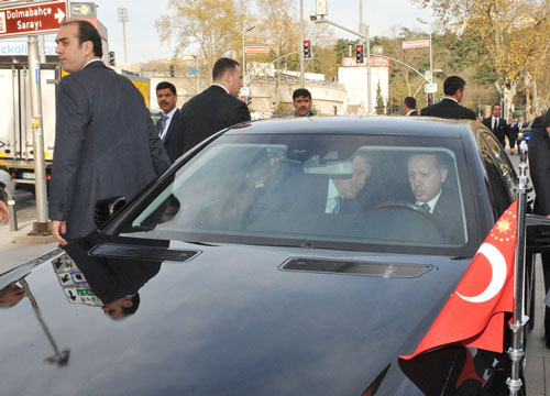 Erdoğan, en forslu makam aracının başında-