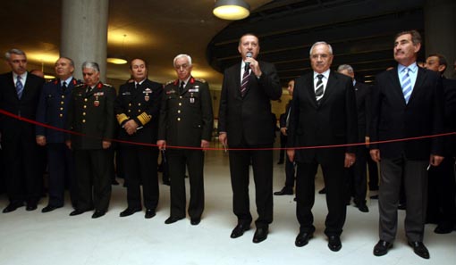Erdoğan ve Işık Koşaner SSM sergisinde GALERİ Erdoğan ve Işık Koşaner SSM sergisinde GALERİ