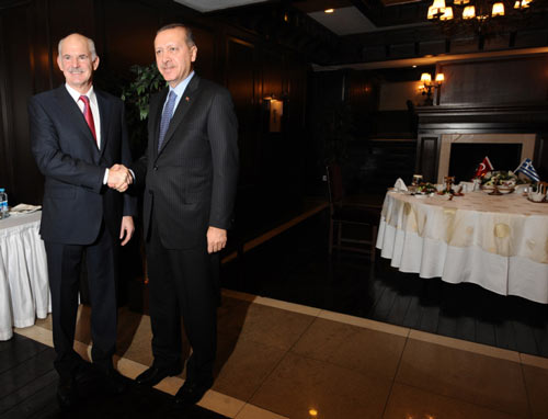 Erdoğan ve Papandreu'ya Erzurum'a özel tatlar Erdoğan ve Papandreu'ya Erzurum'a özel tatlar