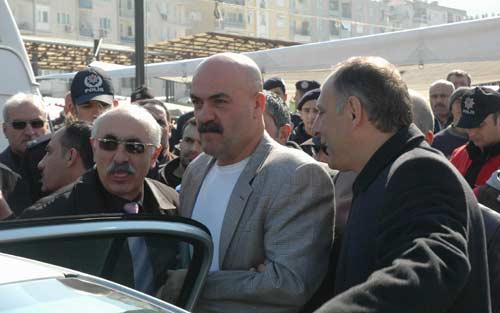 Esnaf ve polis birbirine girdi / GALERİ Esnaf ve polis birbirine girdi / GALERİ