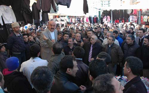 Esnaf ve polis birbirine girdi / GALERİ Esnaf ve polis birbirine girdi / GALERİ