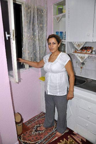 Evine giren hırsızlardan '4 kahvehane' dayak yedi Evine giren hırsızlardan '4 kahvehane' dayak yedi