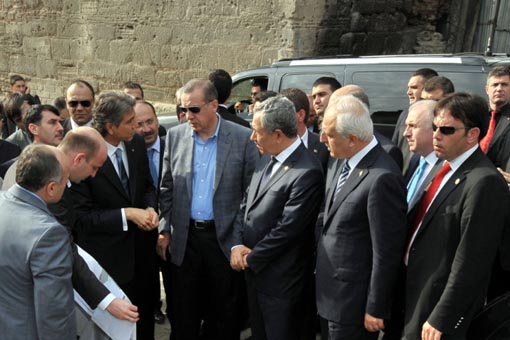 Fatih'te miting gibi cami açılışı