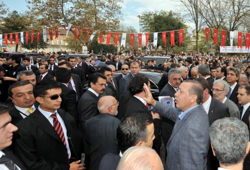 Fatih'te miting gibi cami açılışı