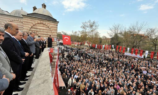 Fatih'te miting gibi cami açılışı