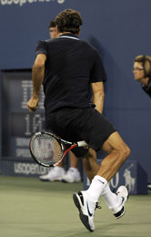 Federer bunu hep yapıyor, yine yaptı!