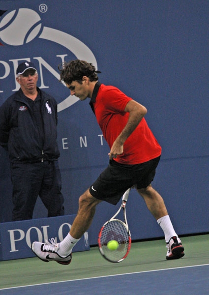 Federer bunu hep yapıyor, yine yaptı!