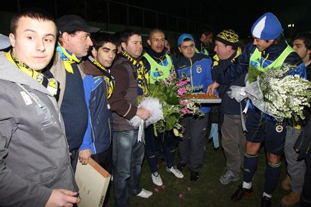 Fener taraftarı Samandıra'yı yaktı /