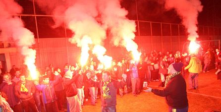 Fener taraftarı Samandıra'yı yaktı /