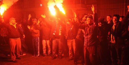 Fener taraftarı Samandıra'yı yaktı /