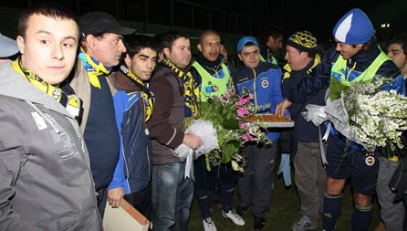 Fener taraftarı Samandıra'yı yaktı /