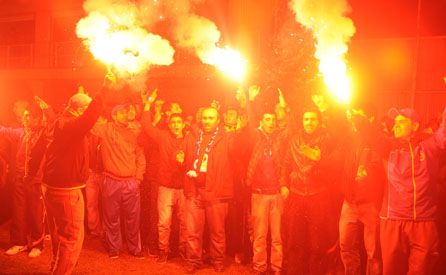 Fener taraftarı Samandıra'yı yaktı /