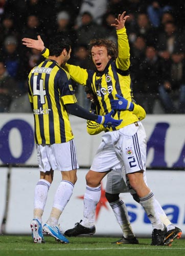 Fenerbahçe Ankara'dan lider dönüyor