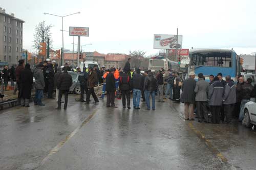 Freni patlayan otobüs dehşet saçtı /