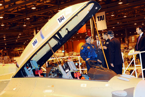 Gül F-16'nın başına geçti- FOTO GALERİ Gül F-16'nın başına geçti- FOTO GALERİ