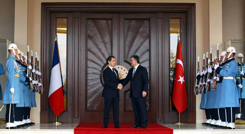 Gül ahde vefa istedi Sarkozy kıvırdı