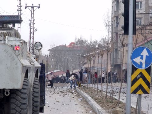 Hakkari'de PKK'nın 32. yılı kargaşası